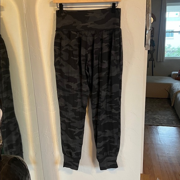Athleta Salutation Camouflage Joggers - Picture 4 of 7
